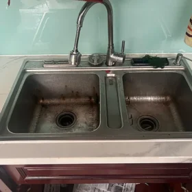 Chậu rửa bị rỉ sét